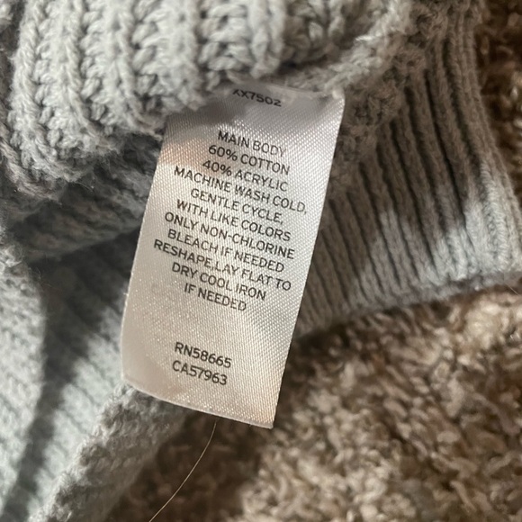 Cropped Sweater - Picture 5 of 6